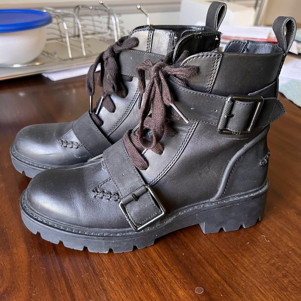 UGG Noe combat style leather boot. Size 7.